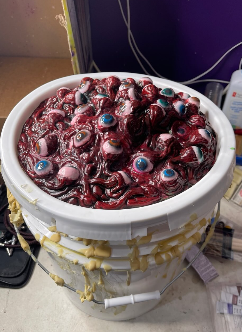 Halloween Bucket Topper - Eyeballs